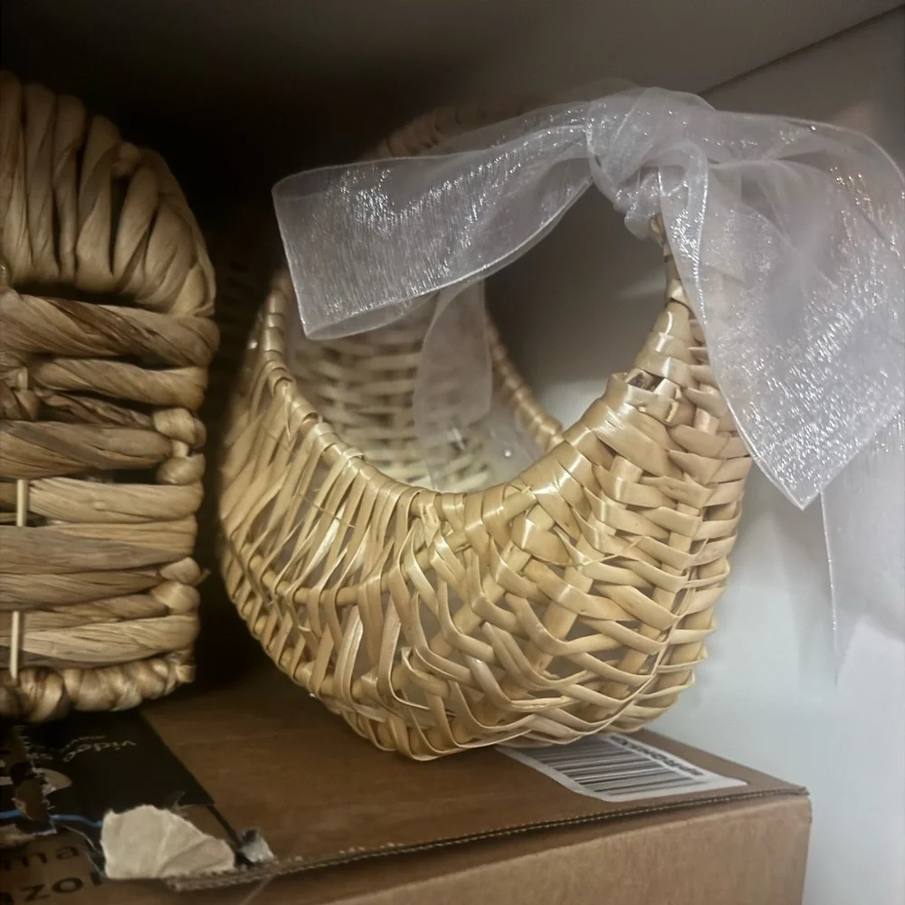 Elegant Tan Woven flower Baskets with White Ribbon set of 2 - Picture 2 of 4